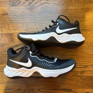 Nike fly by 3 mid top Black and White Sneakers size 12 new!